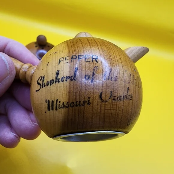 Vintage Wooden Mini Teapots Salt Pepper Shakers Missouri Ozarks - Picture 3 of 5